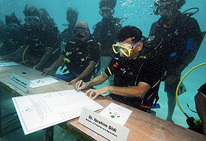 maldives underwater signing